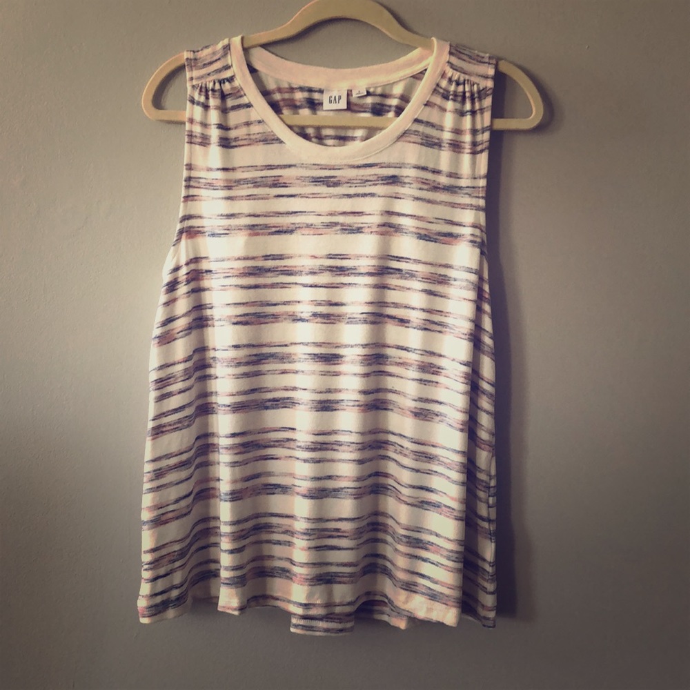 Super cute GAP tank top with bow detail